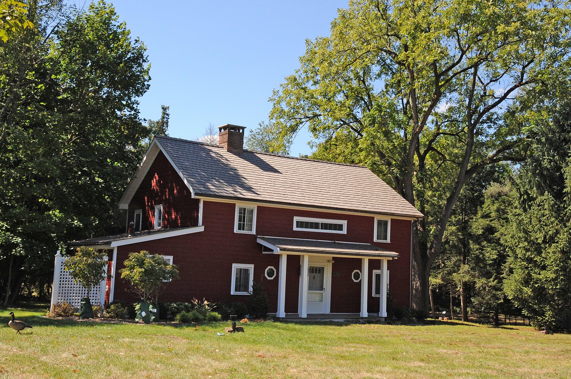 The Saddle River Valley Itinerary: Historic Barns, Streamside Trails, and Shaded Canopy Walks